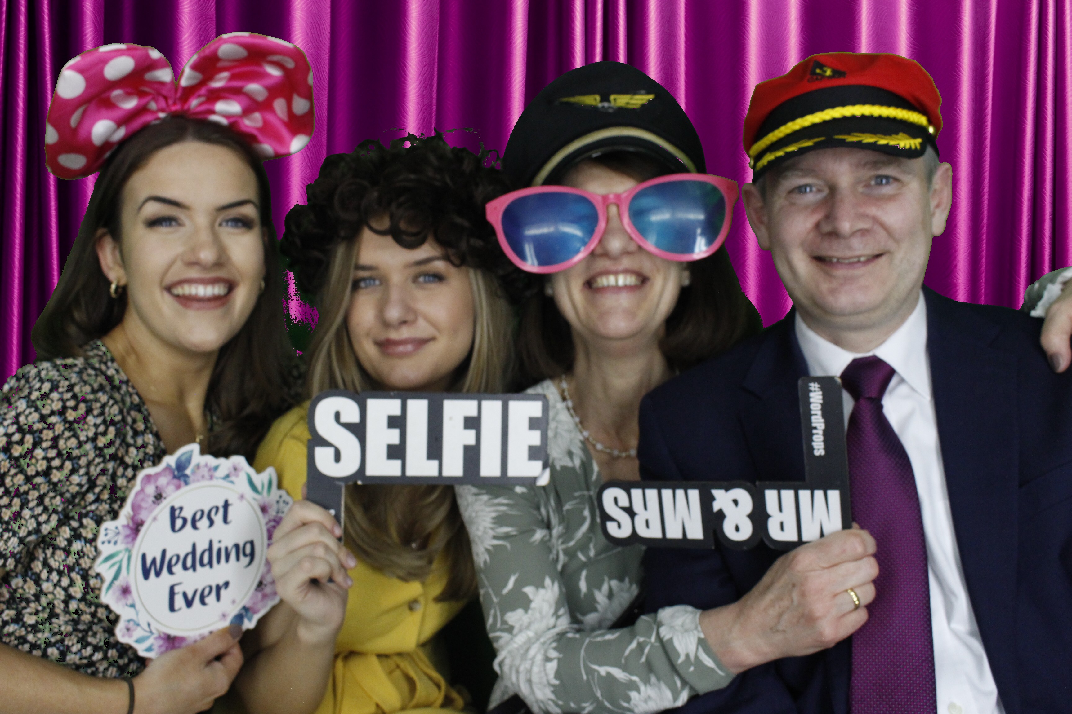 Mr & Mrs Mills | View more photos from the event at gallery.myphotoboothexperience.co.uk/u/MyPhotoBoothExperienceLtd/Mr-Mrs-Mills